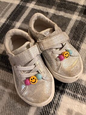 The Children's Place Glitter Low-Top Sneakers with Smiley Bead Accents - Silver